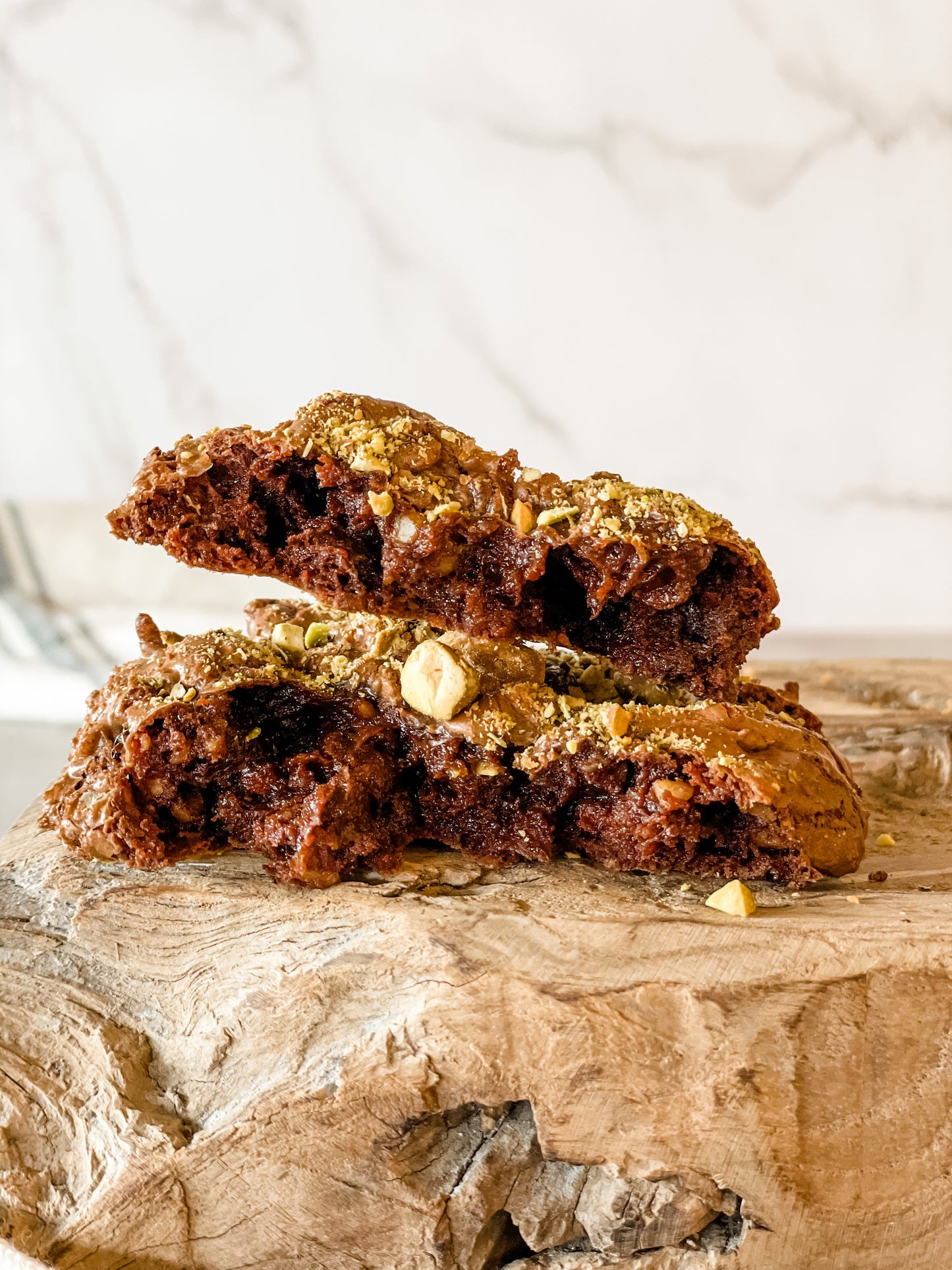 Galletón de Chocolate con Pistache y Nuez.