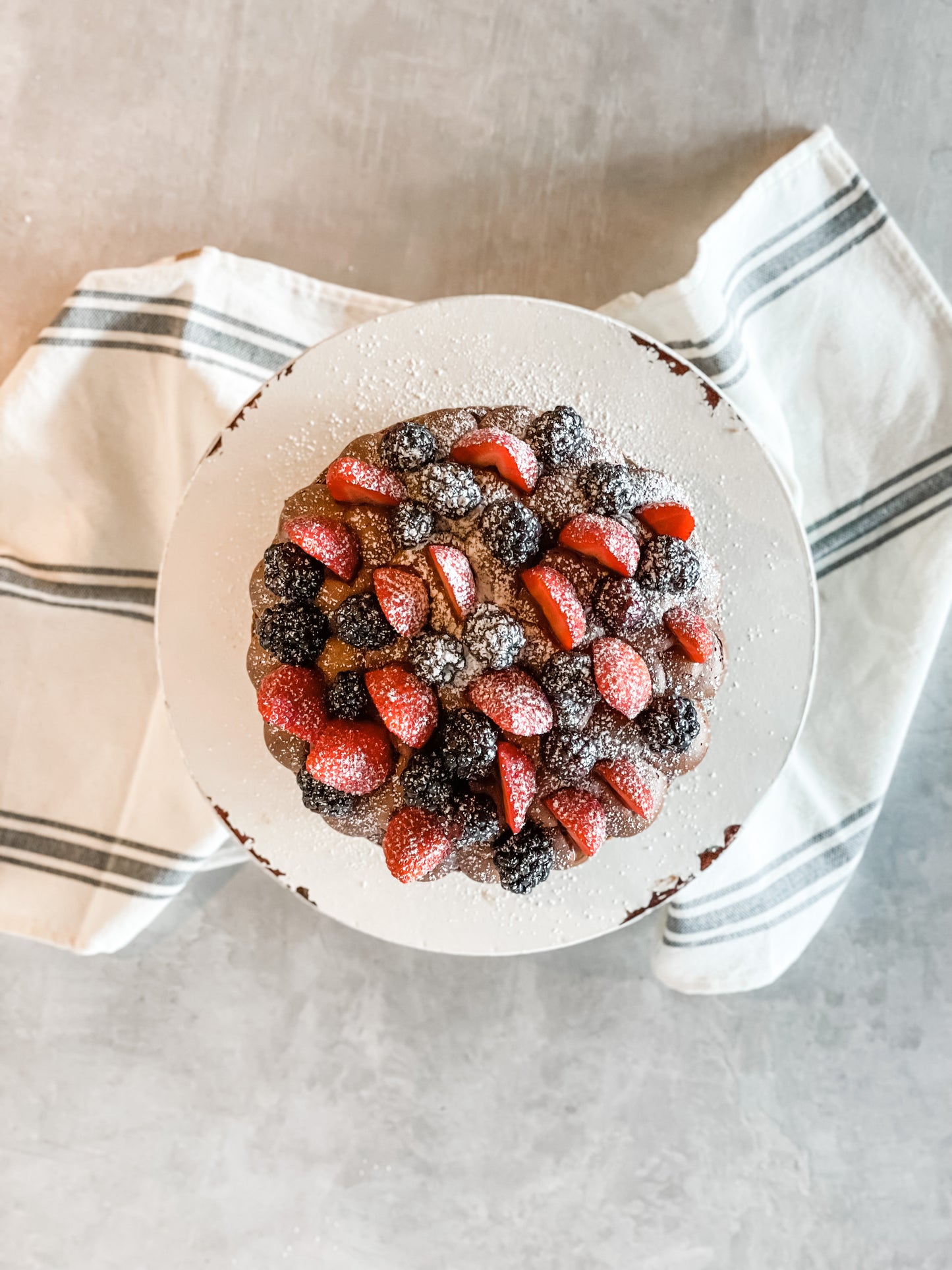 Pastel Chocolate con frutos rojos