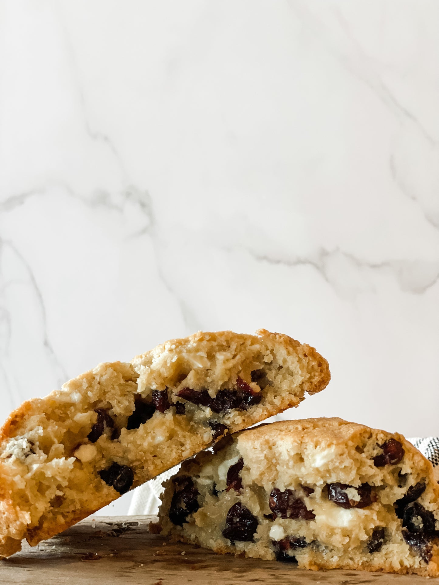 Galletón de Chocolate Blanco y Arandano.